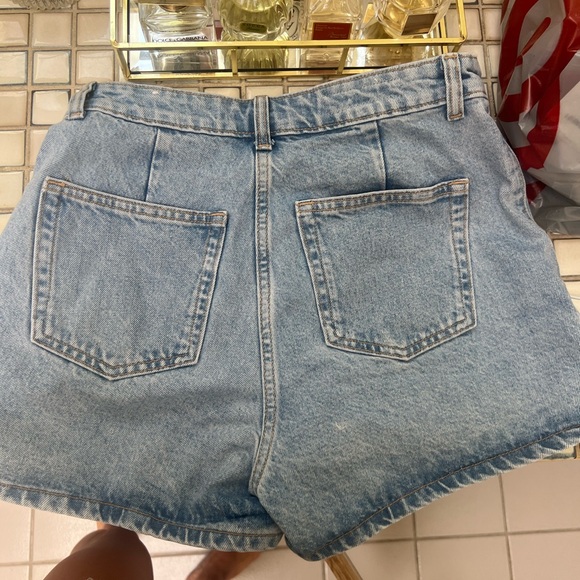 ZARA SHORT NEVER WORN - Picture 2 of 3